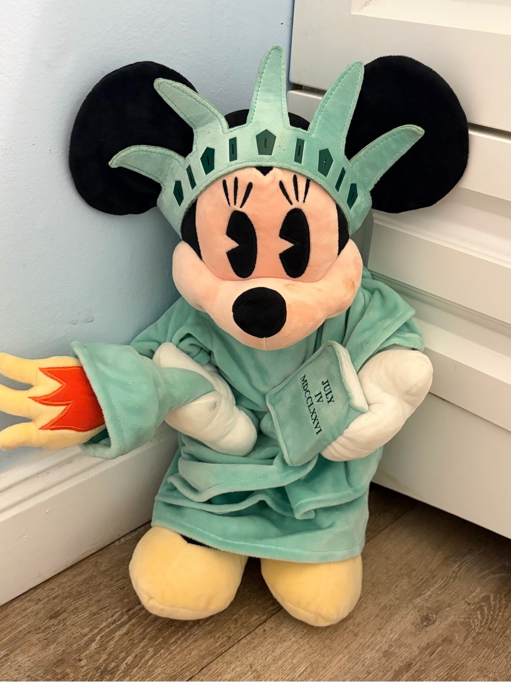 Disney Minnie Mouse Lady Liberty New York Disney Store Plush